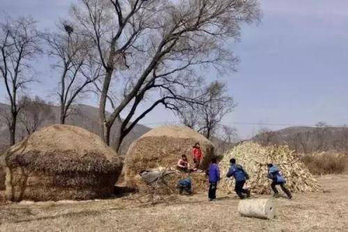 师生八人经典大合诵《童年的回忆 》朗诵:白琳 宋悦 张玲 何长江 王雪