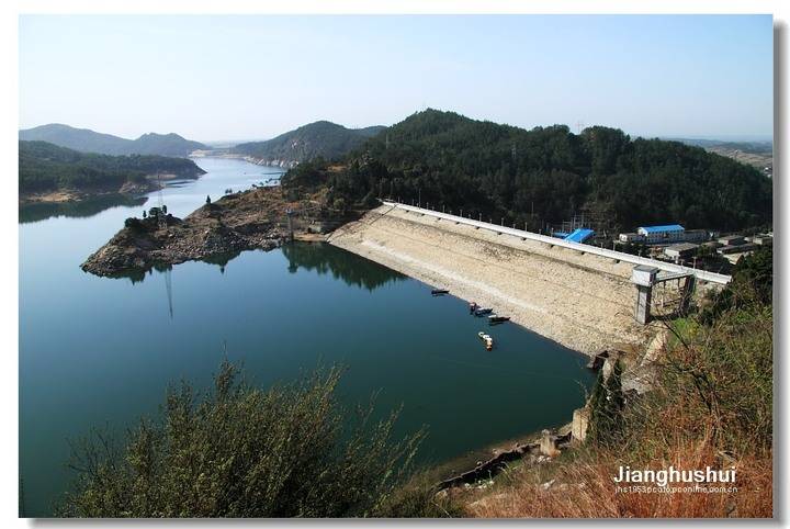 注:白莲河水电枢纽工程于1958年8月10日正式开工,浠水,罗田,英山三县