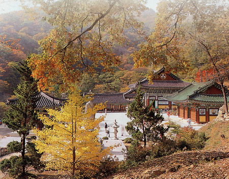 渔歌子-龙门寺观感 层梯寺院暮日攀 薄雾浮绕遁四山.