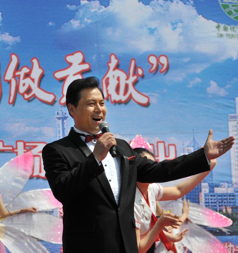 江苏省徐州市歌舞剧院男高音歌唱家,国家一级演员刘政倾情演唱《英雄