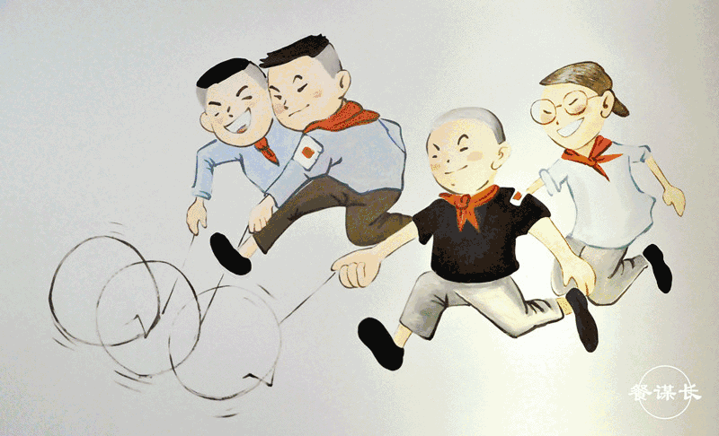 牵羊跑马烧锅火,踢毽跳绳滚铁圈. 皓月当空占草垛,更深夜半踩瓜田.