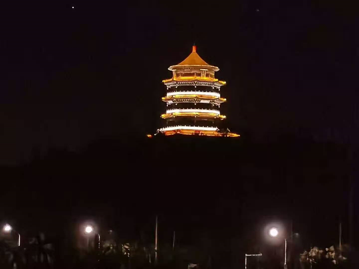 平阴诗友夜游黄河楼(8首)