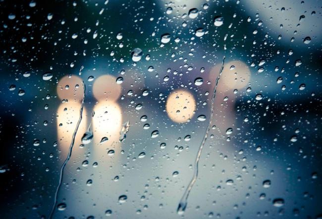 八月一日送君途有雨记