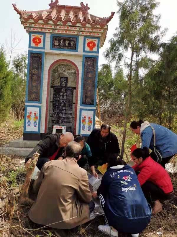 华夏美德传古今,孝名流芳观人生 追忆父母泪思情,父母疼爱记心中.