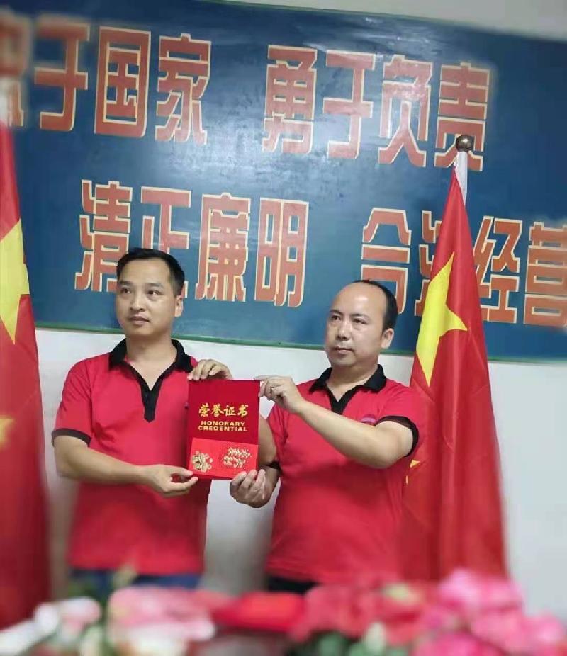【模范人物】爱岗敬业 无私奉献 作者/汤学汉