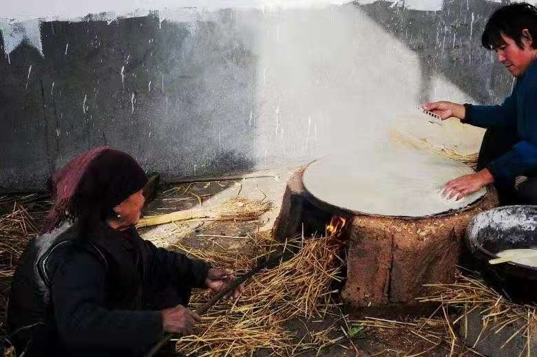 "最后一粒米做军粮,最后一块布做军装,最后一个儿子送战场"
