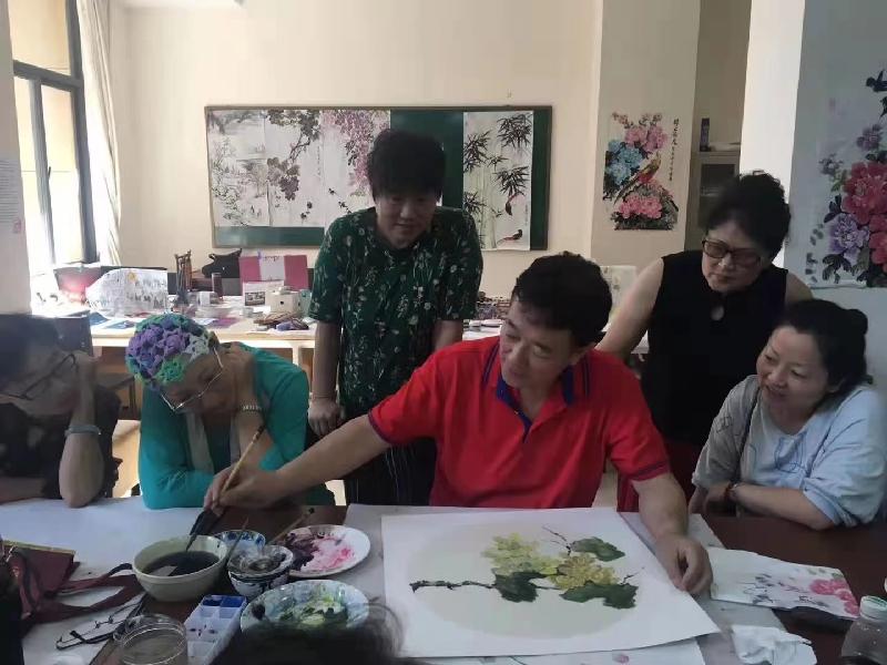 热心公益传承书画艺术记画家刘鹏
