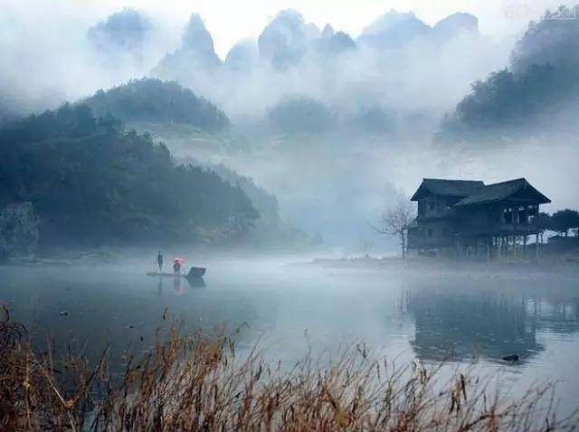 写新愁,填旧恨,水长天远.任寒霜,如霭满城开遍.