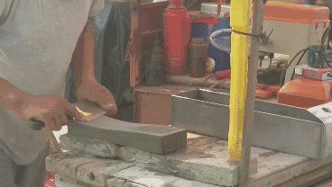 磨剪子来,戗—菜—刀!