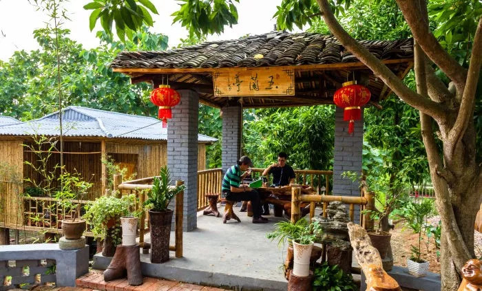 农家乐 门外桑榆树,窗前韭菜花. 今日晴方好,昨夜雨如麻.