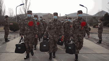 (一) 战友情缘 当兵走进新兵连, 成为战友缘分不浅.