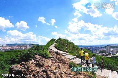 鹧鸪天晨游仙洞山 文/大荒糊涂叟 主播/悠悠