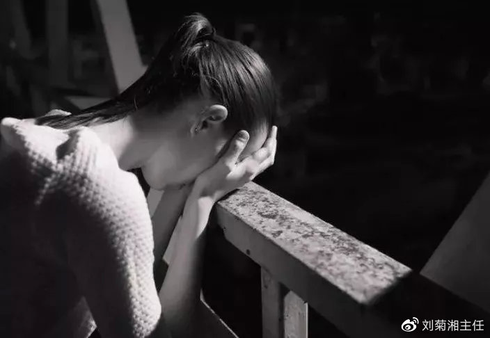 给等待 等待您四代同堂相聚在最后的时光 但当悲伤来到 我却依然绝望