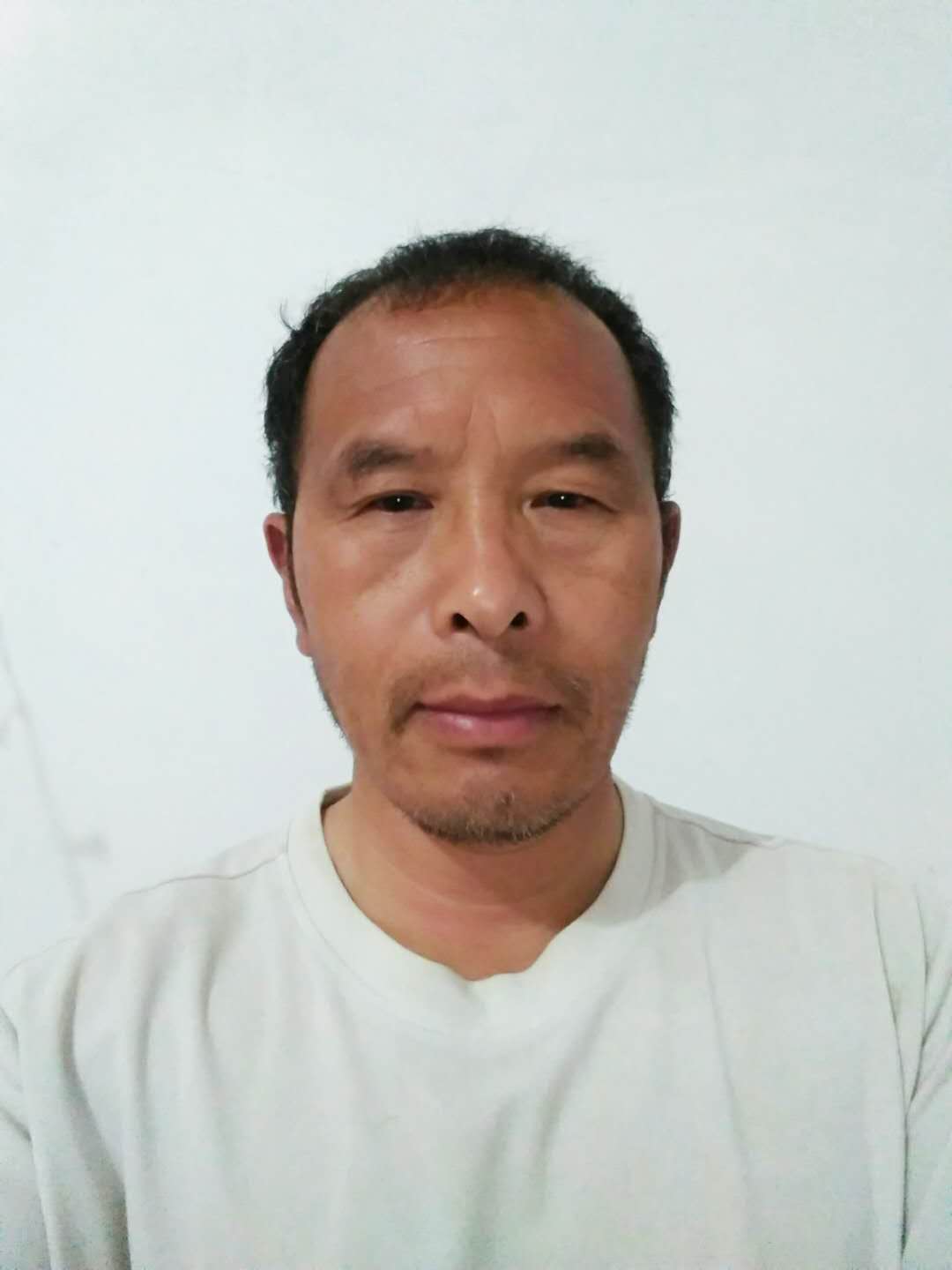 吴帅,毕业于河南省上蔡师范学校音乐专业,驻马店作协会员.