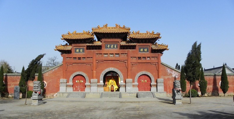 乙:美丽乡村陶化店有着诗一样的名字,这里近在玄奘故里,南接刘国遗址