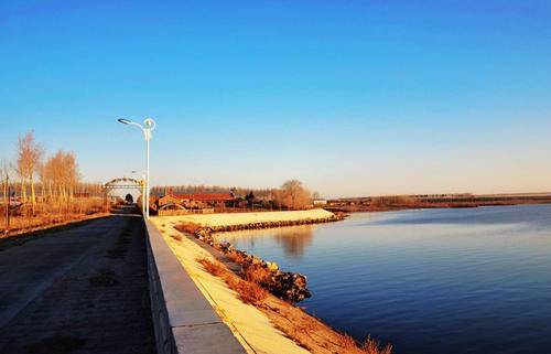 東方紅水庫位於扎音河上游,距海倫市區28千米,是一座以防洪