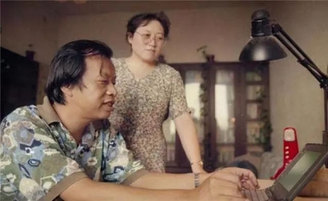 玻璃刀文学社★王小波:《鸡不结婚,搞的全是婚外恋》