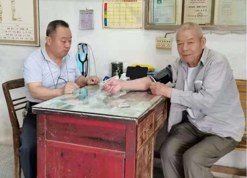 胡道前:他待病人胜亲人 施福明 图文报道(图2)