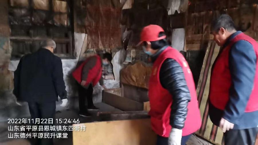 志愿者急老人所难 搬家服务暖人心