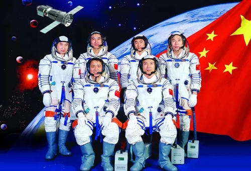 致敬航天英雄 文/（刘玉伟）（图2）