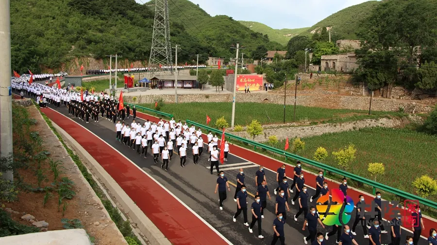 千人天路行Ⅱ文/赵京江，图/网络，书法/武功（图5）