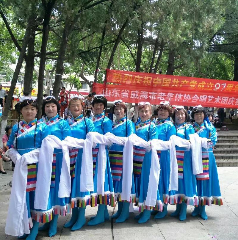 2021年7月1日庆祝建党百年华诞，我在威海市老年大学合唱团与老年体协团参加了多场文艺演出。文/编辑/制作：孙秀梅（图57）