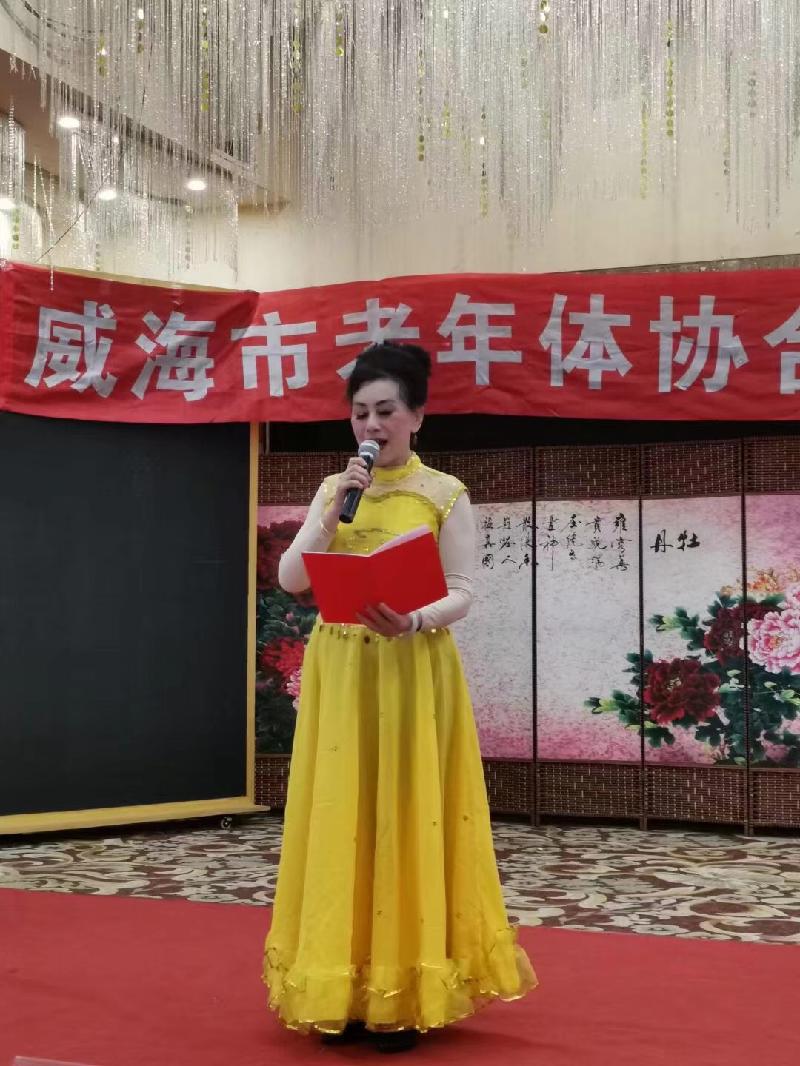 2021年7月1日庆祝建党百年华诞，我在威海市老年大学合唱团与老年体协团参加了多场文艺演出。文/编辑/制作：孙秀梅