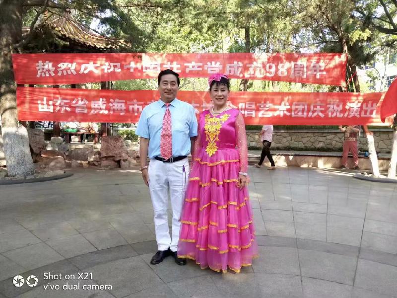 2021年7月1日庆祝建党百年华诞，我在威海市老年大学合唱团与老年体协团参加了多场文艺演出。文/编辑/制作：孙秀梅（图41）
