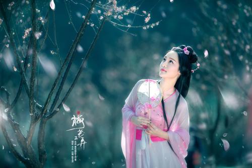 1583640521472043583.jpg 梅花三弄01.jpg