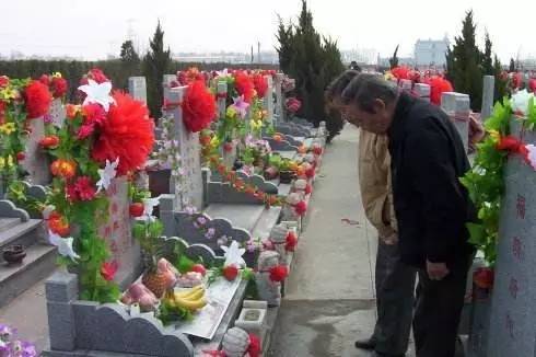 扫墓.jpg