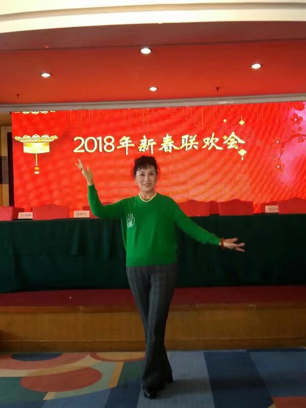 2021年7月1日庆祝建党百年华诞，我在威海市老年大学合唱团与老年体协团参加了多场文艺演出。文/编辑/制作：孙秀梅（图34）