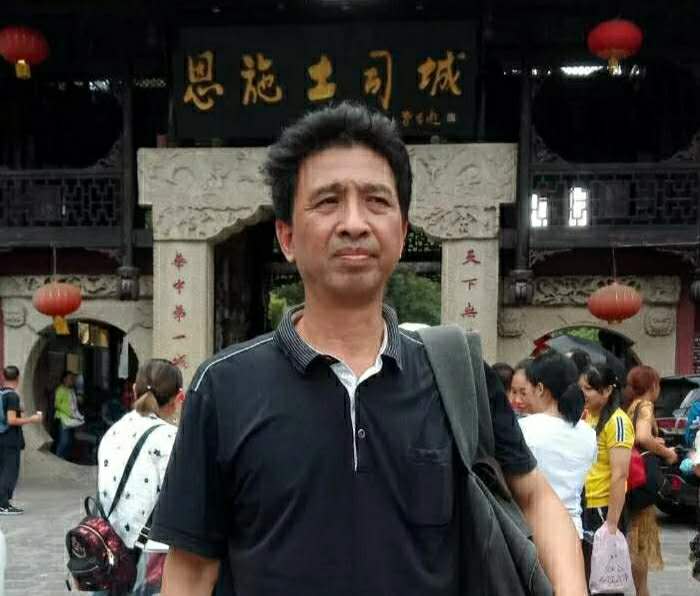 作者简介：谭桥，笔名谭天说地，居住武汉。 当过知青、军人、工人和公司