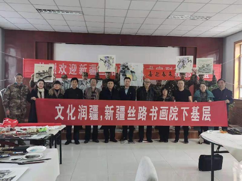 新疆丝路书画院走进驻乌某部开展文化润疆活动