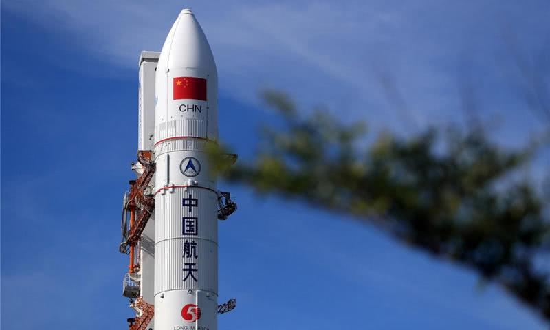 12 迎嫦娥五号回家 文/周保有 嫦娥探月还,采样世人瞻.