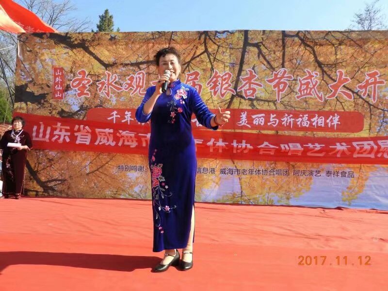 2021年7月1日庆祝建党百年华诞，我在威海市老年大学合唱团与老年体协团参加了多场文艺演出。文/编辑/制作：孙秀梅（图24）