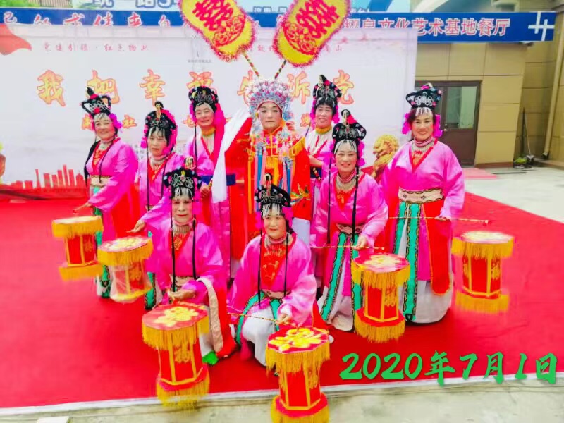 2021年7月1日庆祝建党百年华诞，我在威海市老年大学合唱团与老年体协团参加了多场文艺演出。文/编辑/制作：孙秀梅（图33）