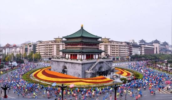 《建党100周年》点赞西安马拉松赛：作者／王福兰（陕西蓝田）