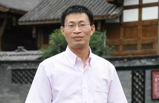 罗兰朗诵当代作家冯兴东荣获四川散文奖作品《闲话吸烟》(图2)