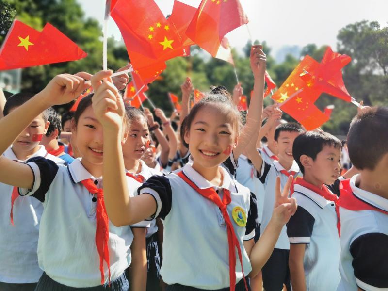 “六一“三首 文/秦建祥