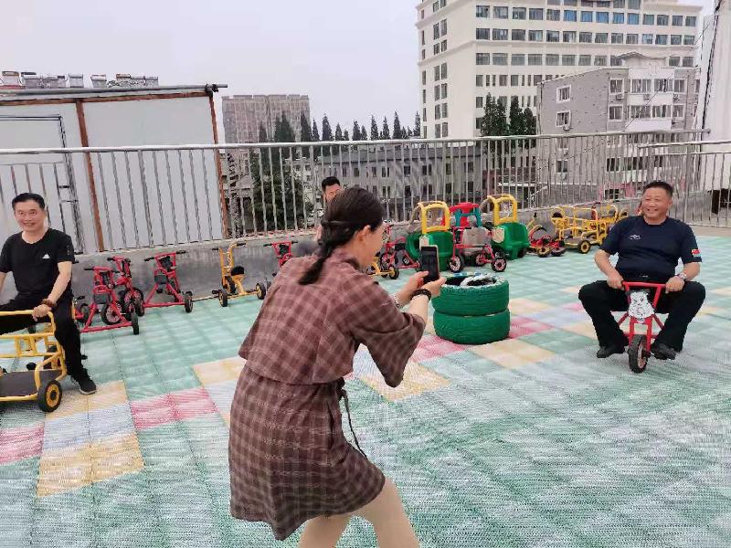 青岛聆泉诗社015期｜走进爱威尔幼儿园｜六一诗会（图23）