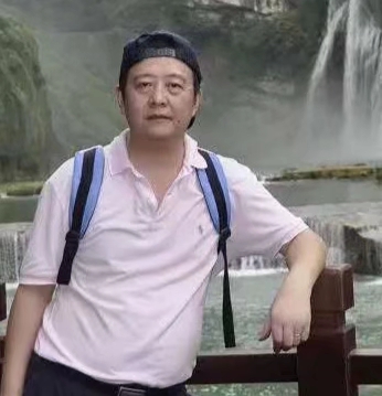 音之客朗诵来自西安当代知名女诗人碑林路人作品《我醉倒在故乡的风中》(图4)