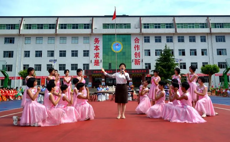 满庭芳•小作中学第十一届艺术节Ⅱ文/赵京江，图/小作中学，书法/武功（图4）