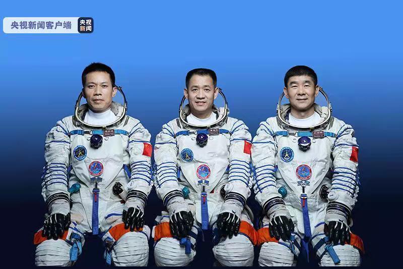 再贺神州十二号载人飞船发射成功 文‖崔国栋（图4）