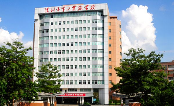 都市名家:与青春和梦想同行 // 刘玉民