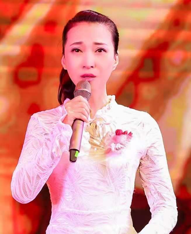 张松松老师深情演绎著名诗人蓝波老师作品【燃烧了半个世纪的爱情】_北京头条