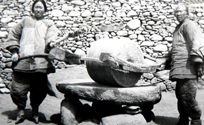 非凡诗社**赫向军作品推送《推碾子》