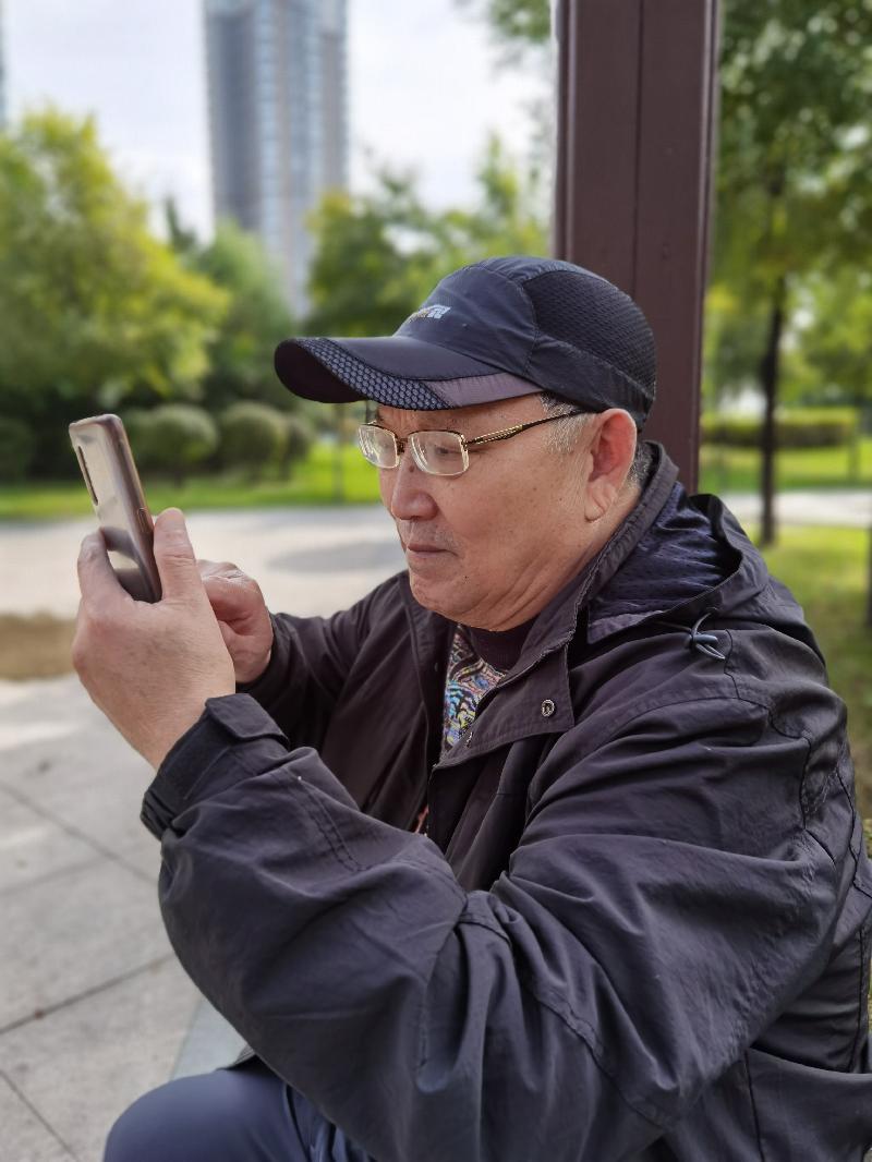 看雨中伸懒腰的小草儿 文‖赖长虹(图3)