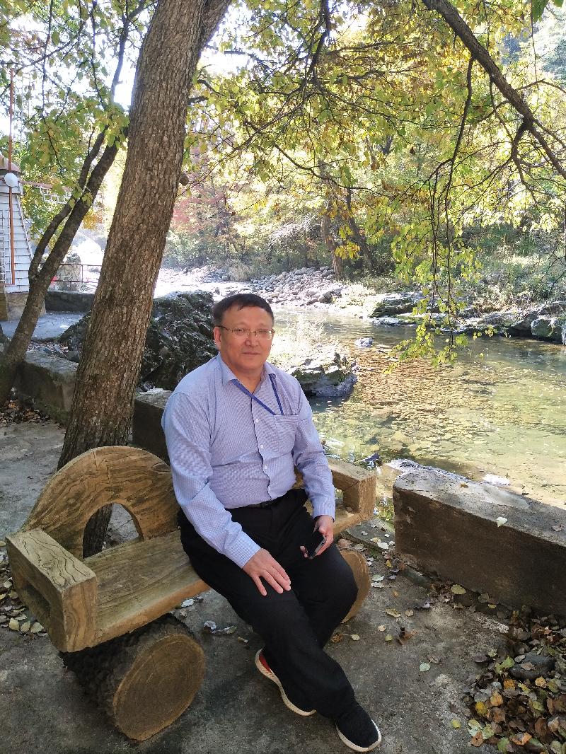 走在灯火阑珊的街头 文‖赖长虹(图3)