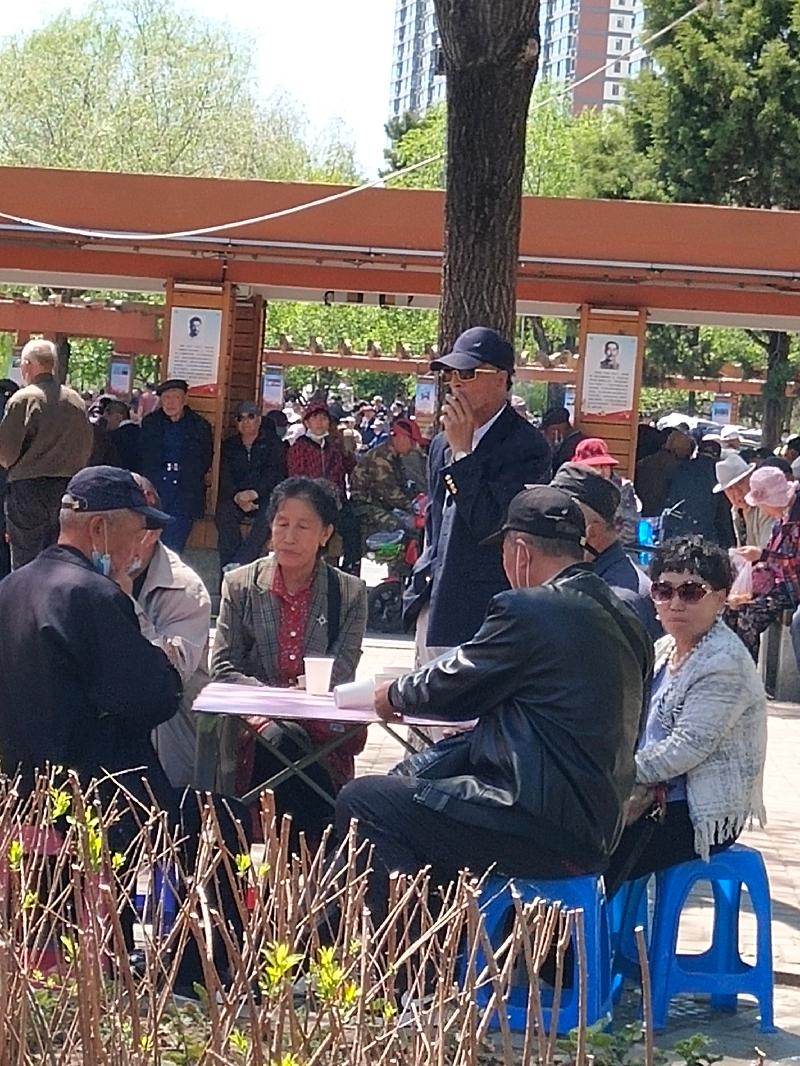 为勃朗形象设计学院在临江游园为老年人免费理发点赞（图10）
