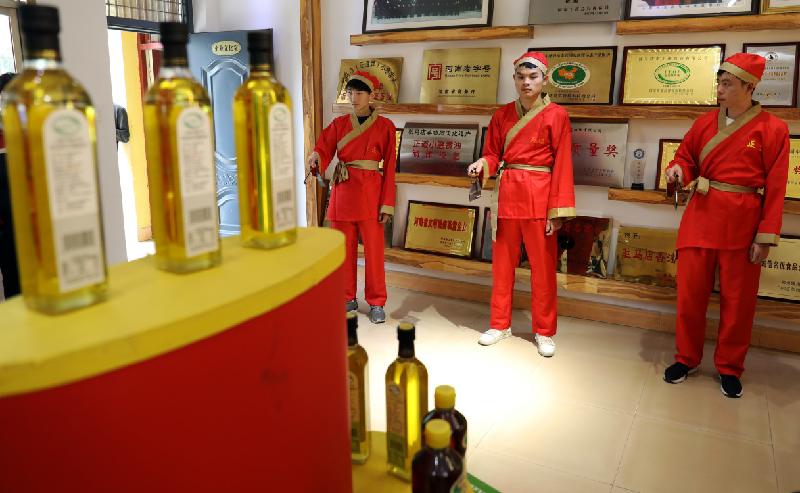 榜样带来的力量: 5名驻豫全国人大代表为驻马店正道小磨香油点赞(图10)